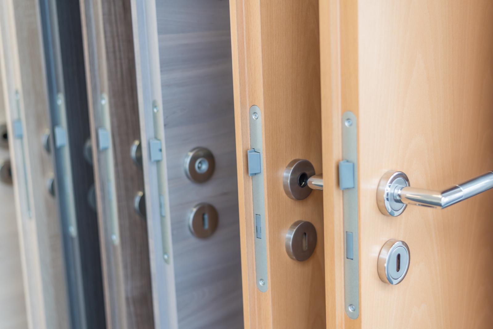 Innentüren auswählen, verschiedene Holzfurniere